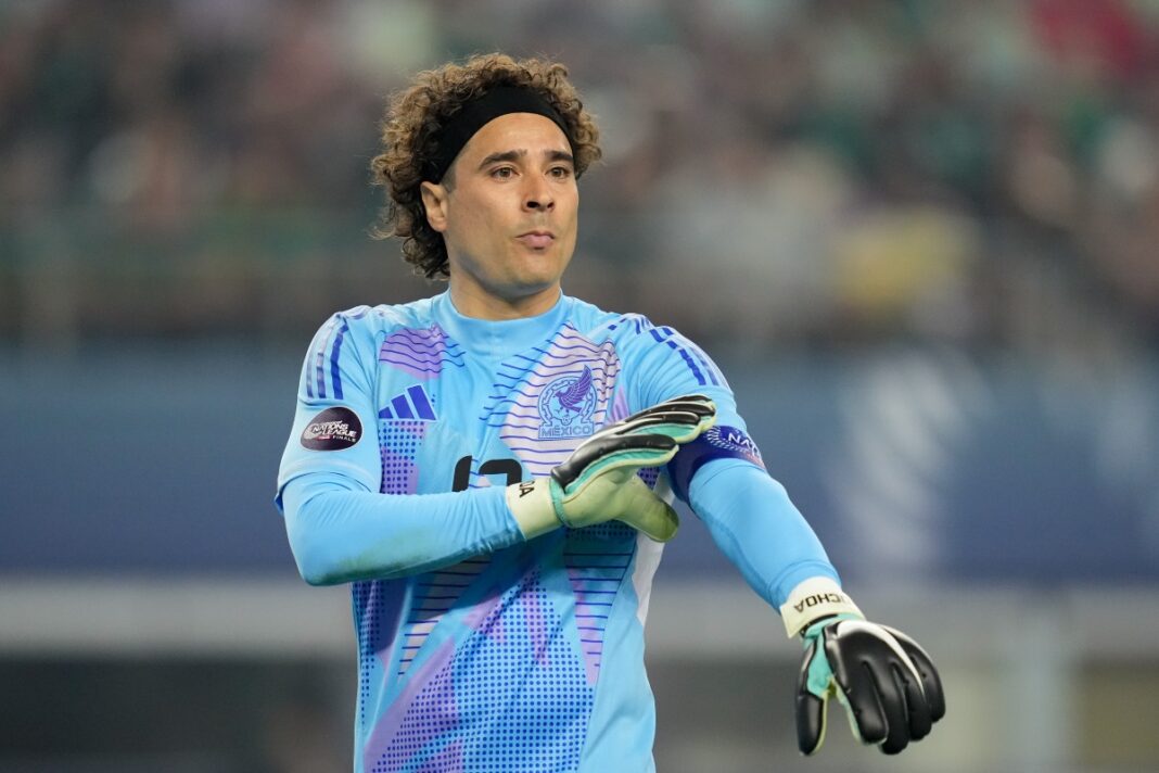 em-busca-de-goleiro,-corinthians-pode-ter-o-mexicano-ochoa