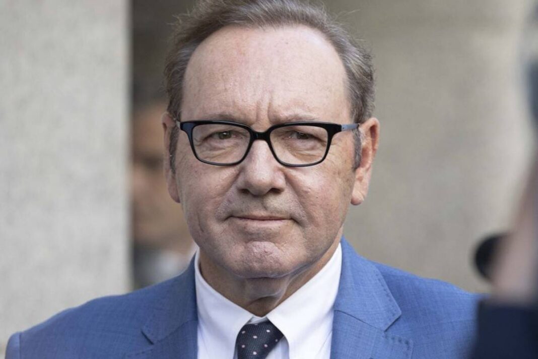 kevin-spacey-chora-e-diz-que-nao-tem-onde-morar-por-conta-de-dividas