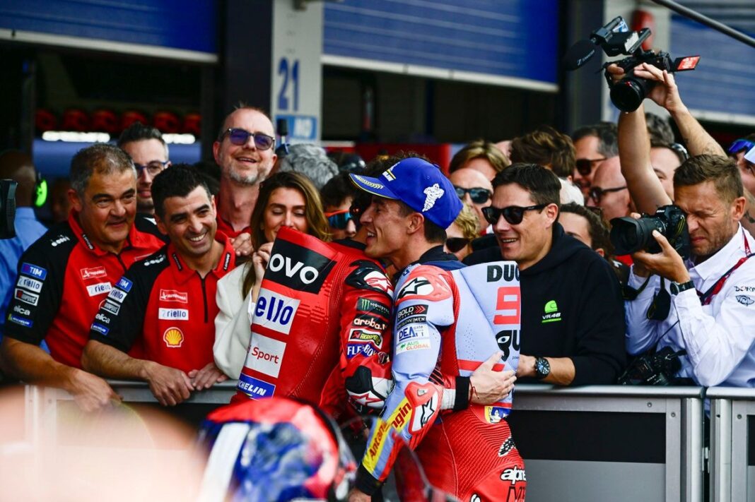 motogp:-“com-a-mesma-moto,-nao-vejo-marquez-batendo-bagnaia-sempre”,-diz-lorenzo