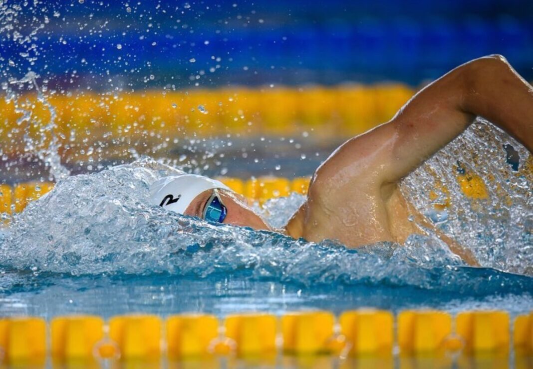 nadador-frances-desloca-ombro-ao-comemorar-classificacao-as-olimpiadas
