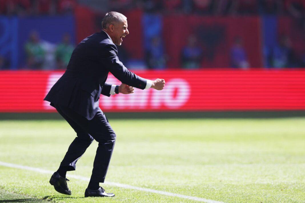 treinador-brasileiro-se-emociona-apos-empate-da-albania-com-a-croacia