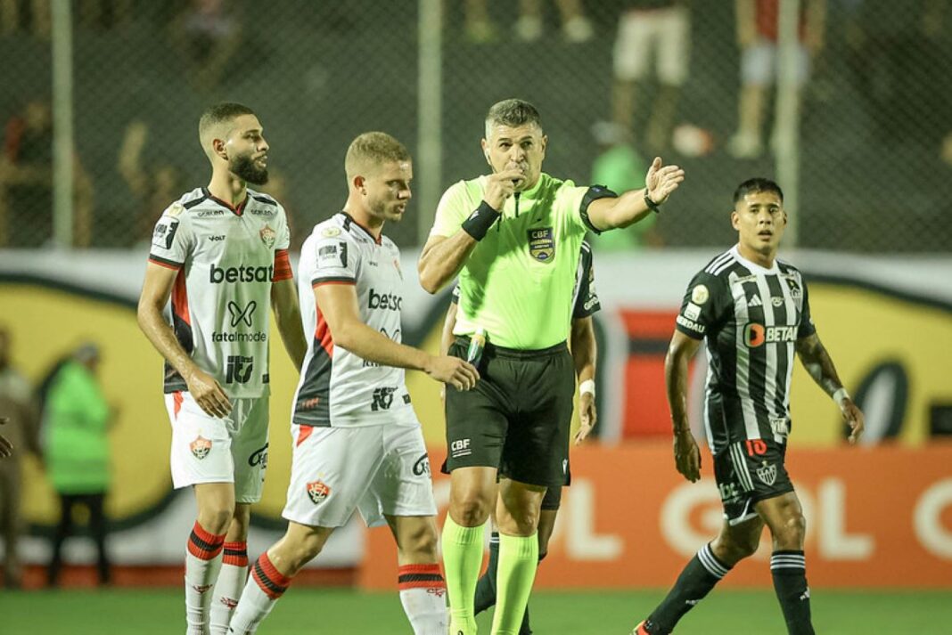 vitoria-bate-atletico-mg-e-joga-gigantes-para-a-zona-de-rebaixamento