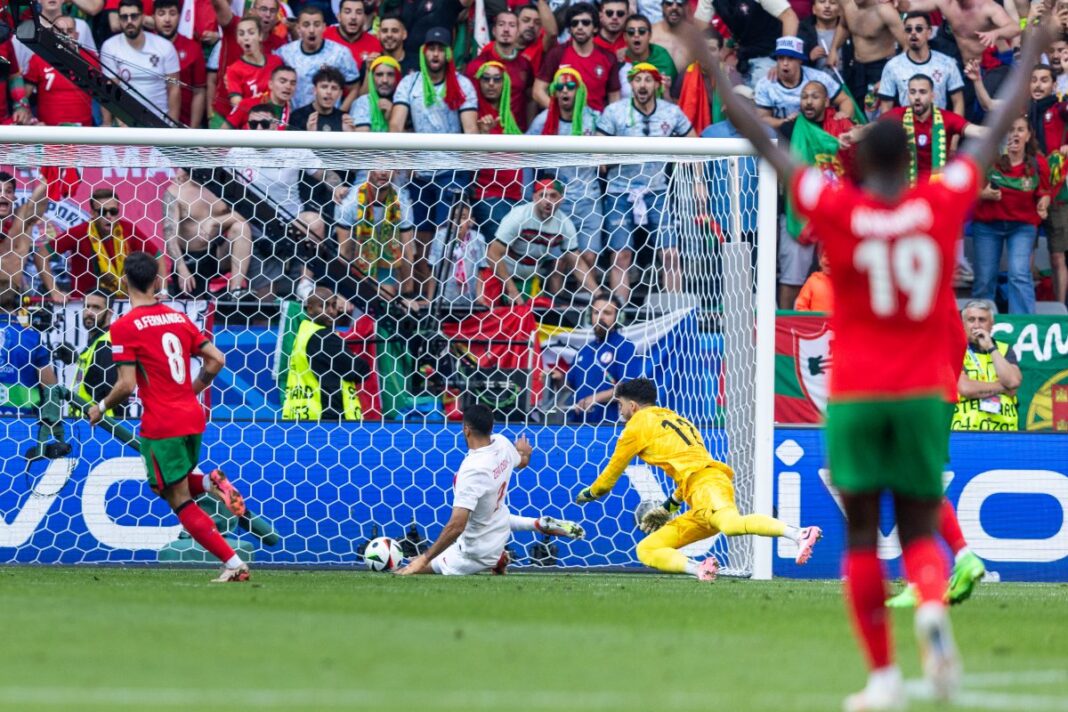 portugal-3-x-0-turquia-na-eurocopa-tem-gol-contra-bizarro.-assista