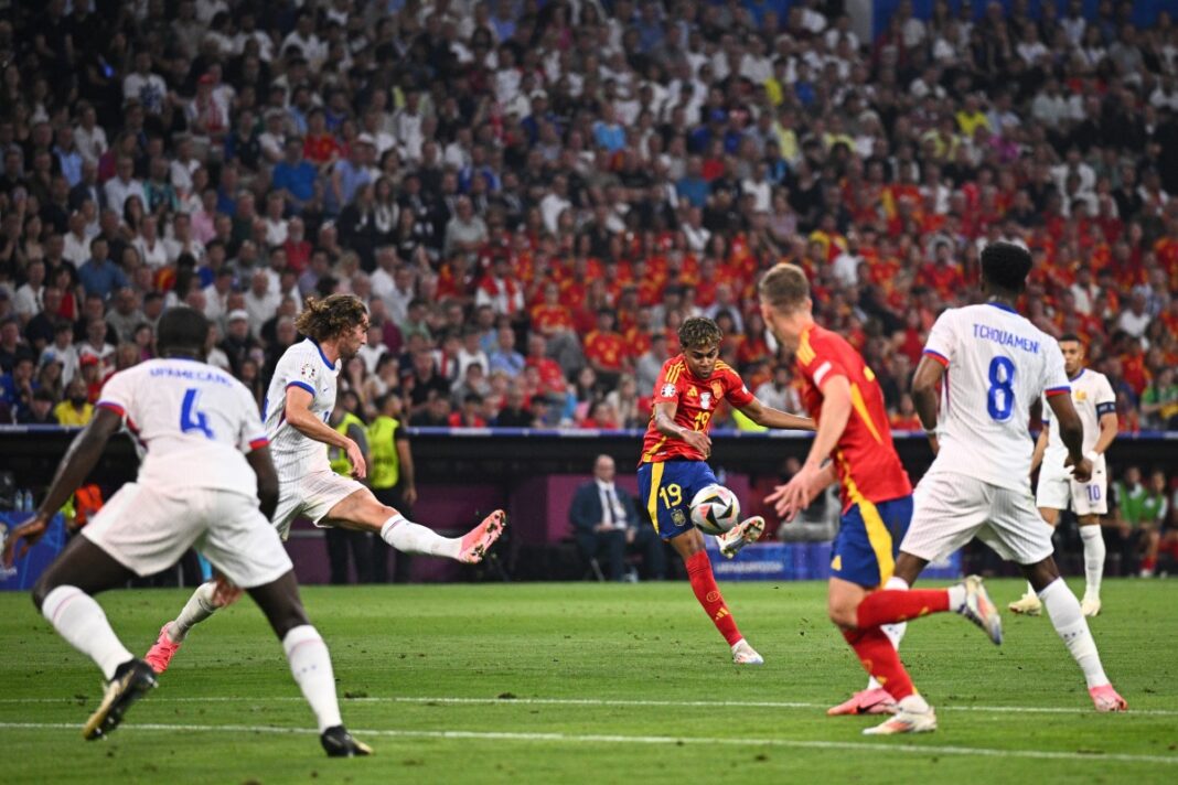 deja-vu?-yamal-fez-golaco-parecido-na-eurocopa-sub-17-ha-1-ano.-veja