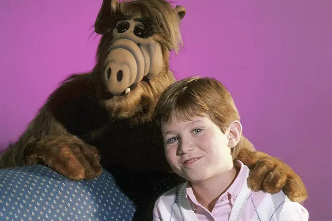 ex-ator-mirim-de-alf,-o-eteimoso-e-encontrado-morto-ao-lado-de-seu-cao
