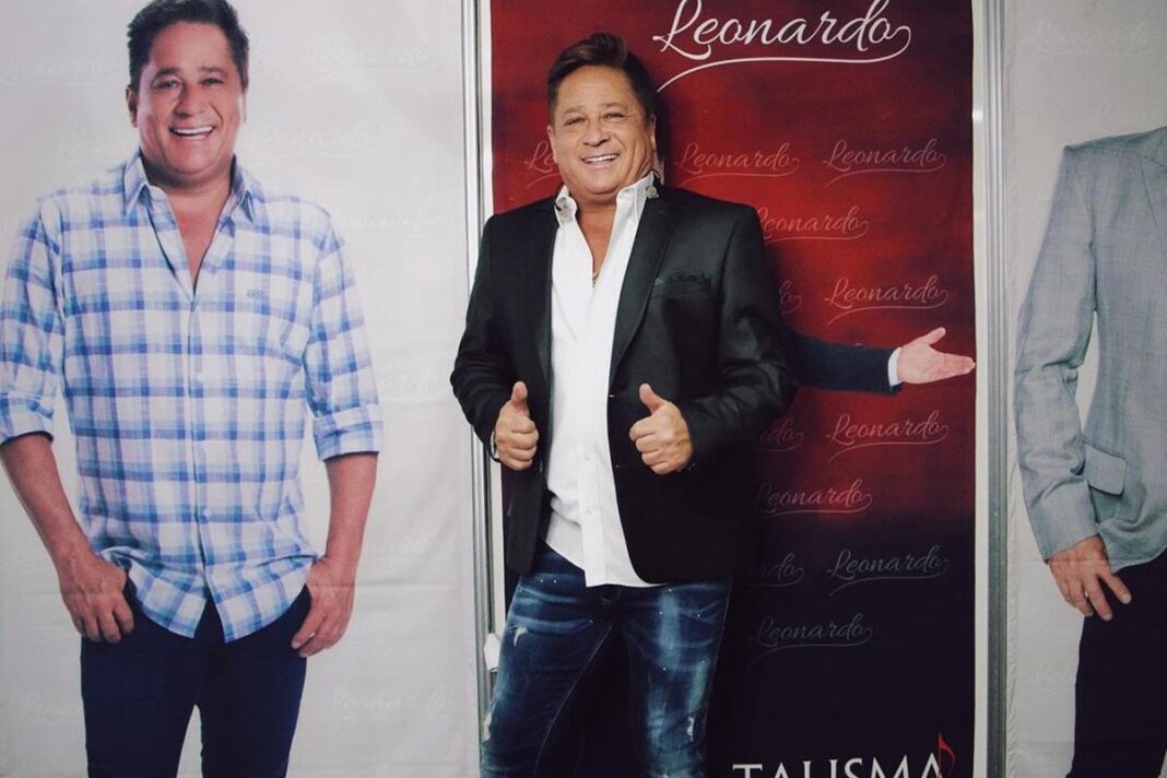 em-jatinho,-leonardo-chama-atencao-por-“detalhe”-na-calca:-“dei-zoom”