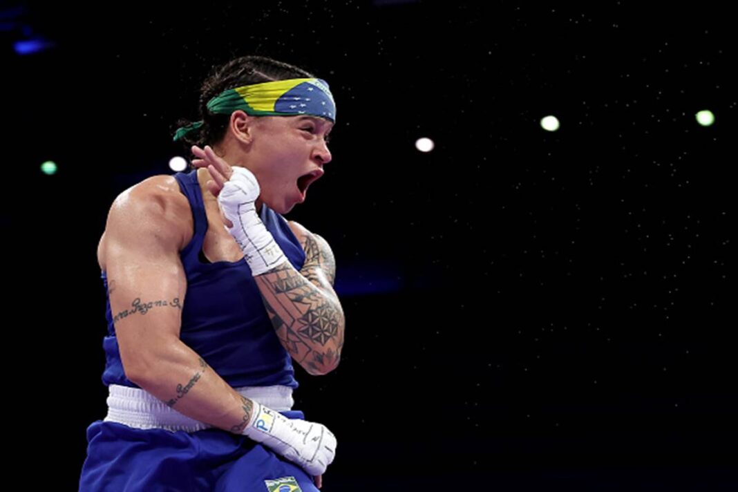 olimpiadas-2024:-bia-ferreira-bate-holandesa-e-garante-medalha-no-boxe