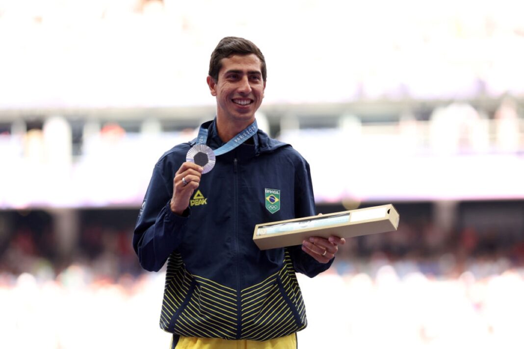 caio-bonfim-recebe-medalha-de-prata-inedita-da-marcha-atletica