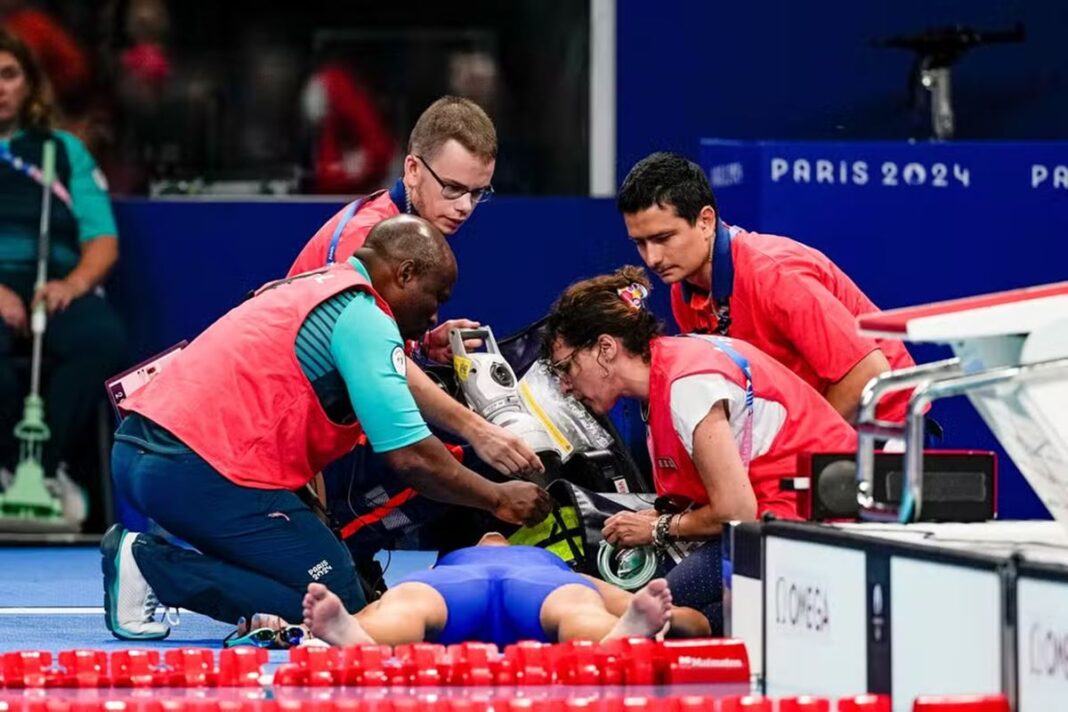 paris:-nadadora-desmaia-e-e-socorrida-as-pressas-apos-prova