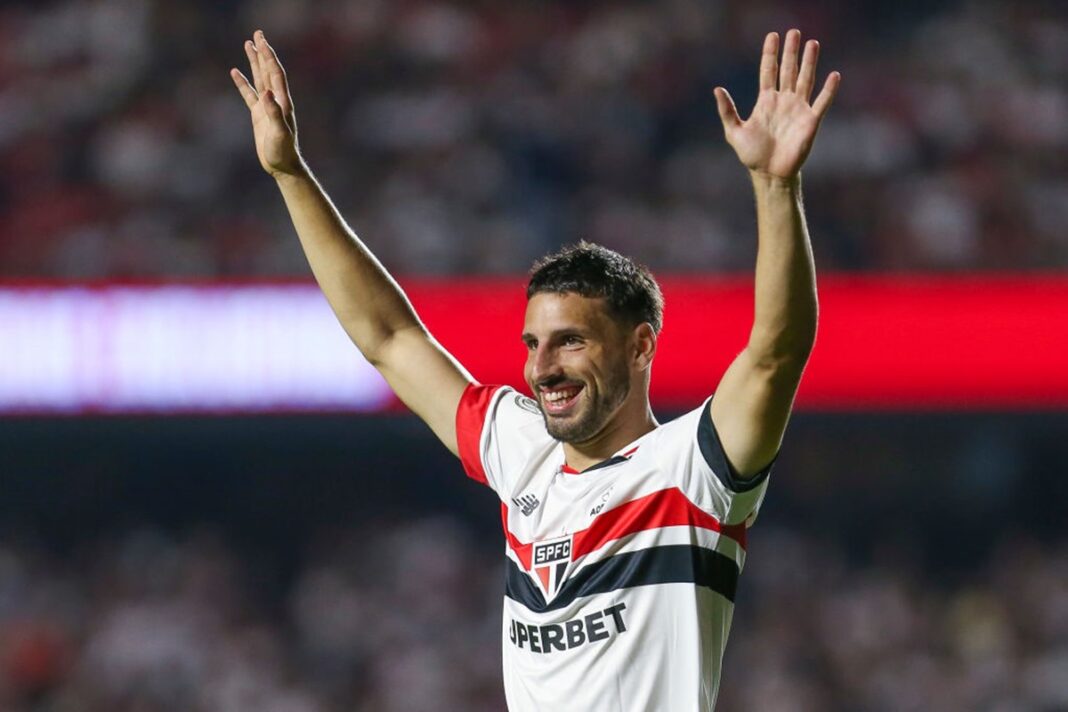 calleri-marca-e-sao-paulo-bate-o-flamengo-no-morumbis