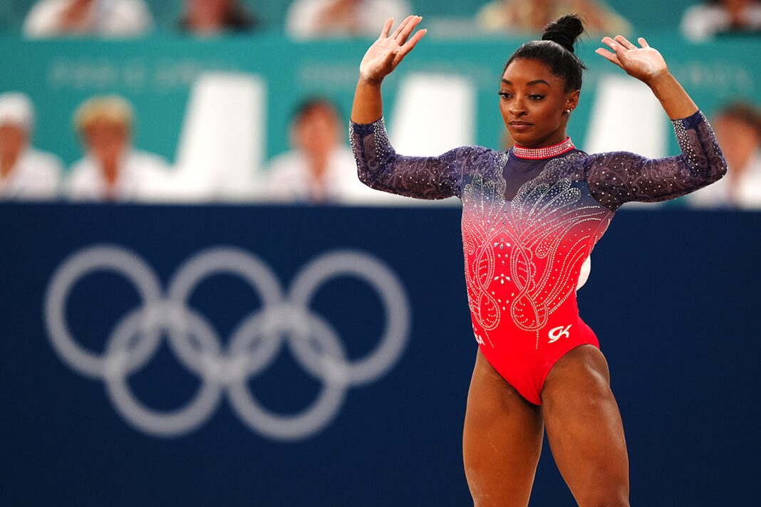 video:-simone-biles-danca-funk-durante-solo-de-rebeca-andrade