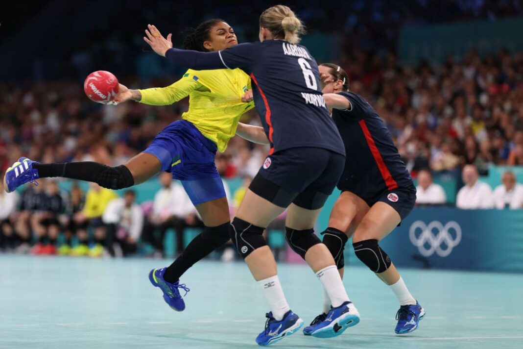 olimpiadas:-brasil-perde-para-a-noruega-e-voa-nas-quartas-do-handebol