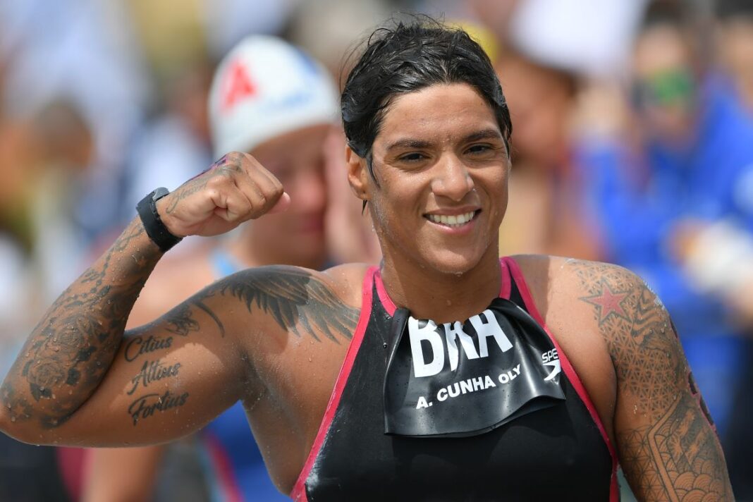 olimpiadas:-ana-marcela-cunha-fica-em-4o-lugar-na-maratona-aquatica
