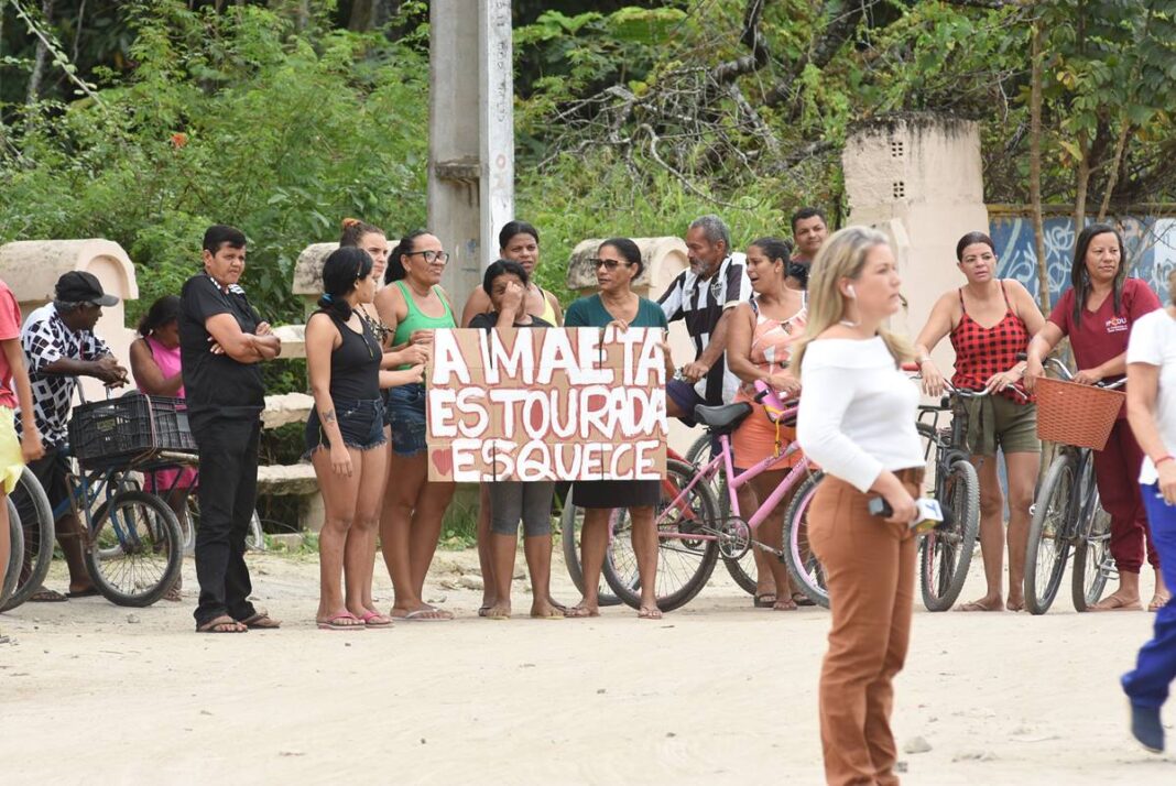 video:-irmas-de-deolane-agradecem-apoio-de-fas-na-porta-de-presidio