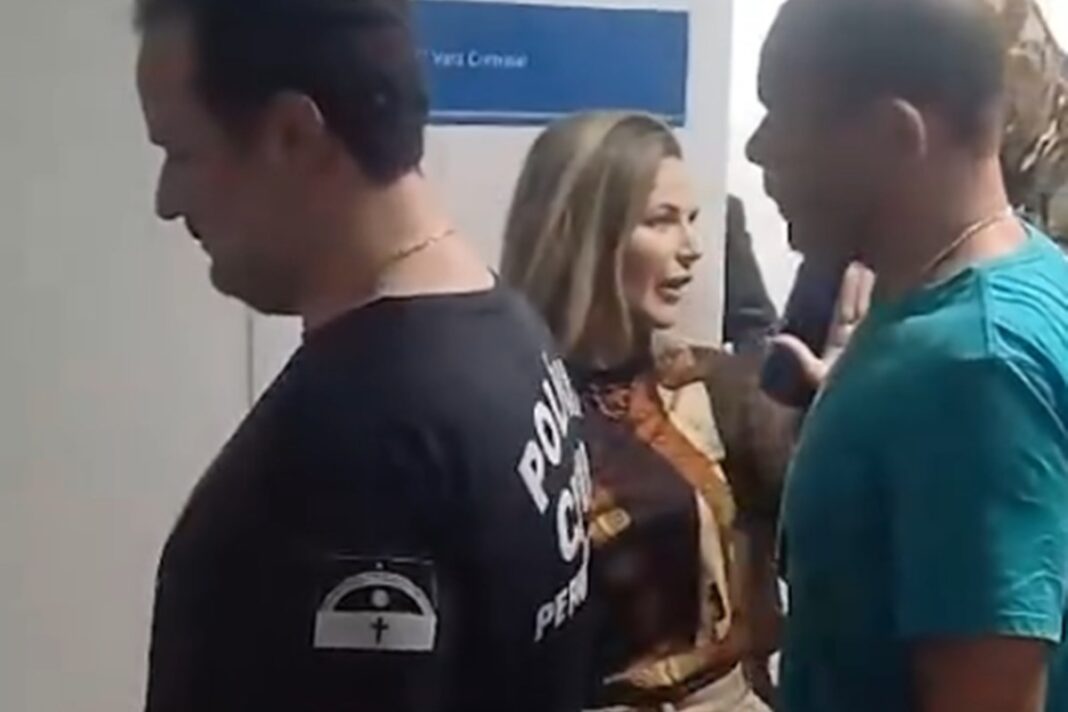 video-mostra-o-momento-em-que-deolane-e-presa-no-forum-de-recife
