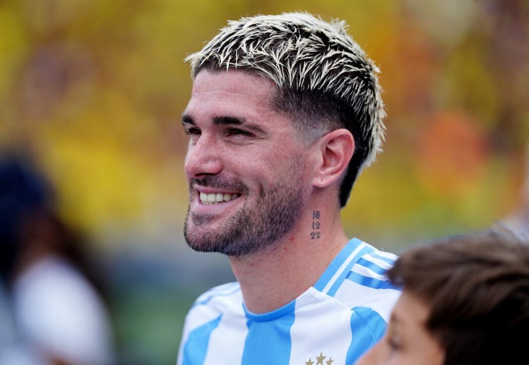 faixa-e-vaias-em-derrota-da-argentina-irritam-de-paul.-confira