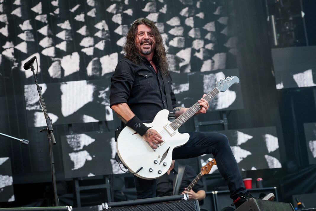 apos-traicao,-dave-grohl-e-apontado-como-affair-de-“deusa-do-porno”