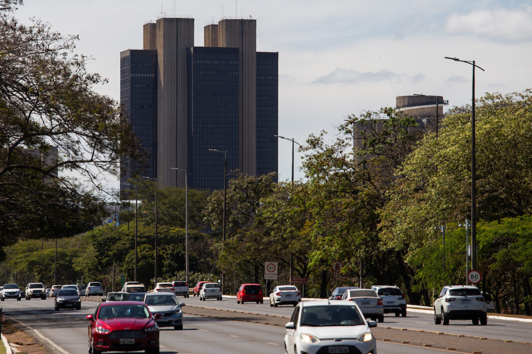 bc-sobe-previsao-do-pib-para-3,2%-e-ve-inflacao-perto-do-teto-da-meta
