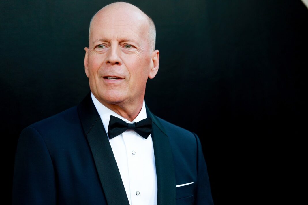 filha-de-bruce-willis-encanta-web-com-rara-aparicao-do-pai