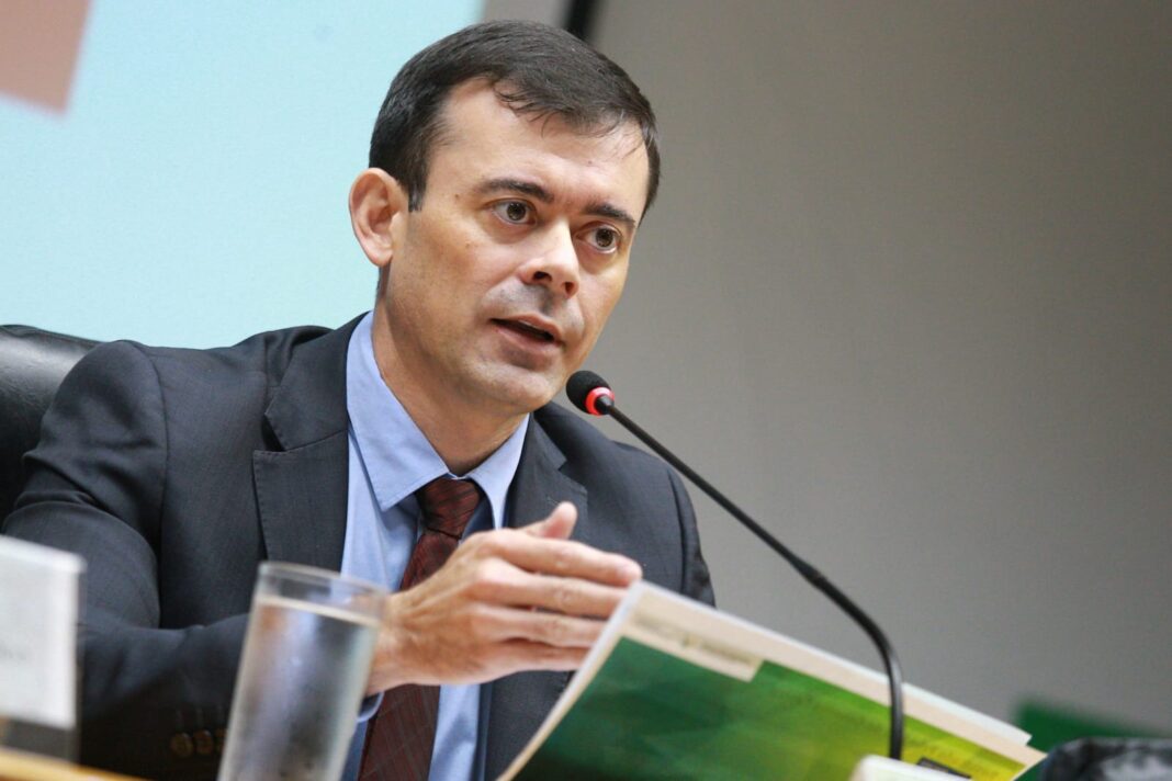 secretario-rebate-criticas-sobre-nota-da-moody’s:-“voto-de-confianca”