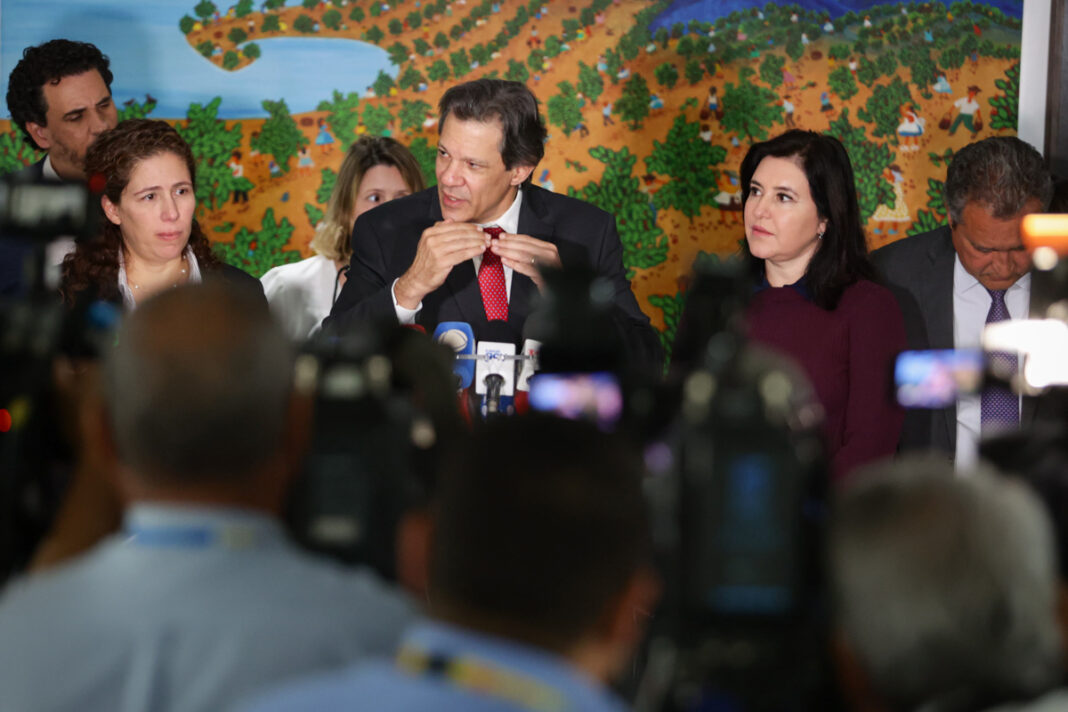 em-reuniao,-haddad-e-tebet-debatem-corte-de-gastos-e-supersalarios