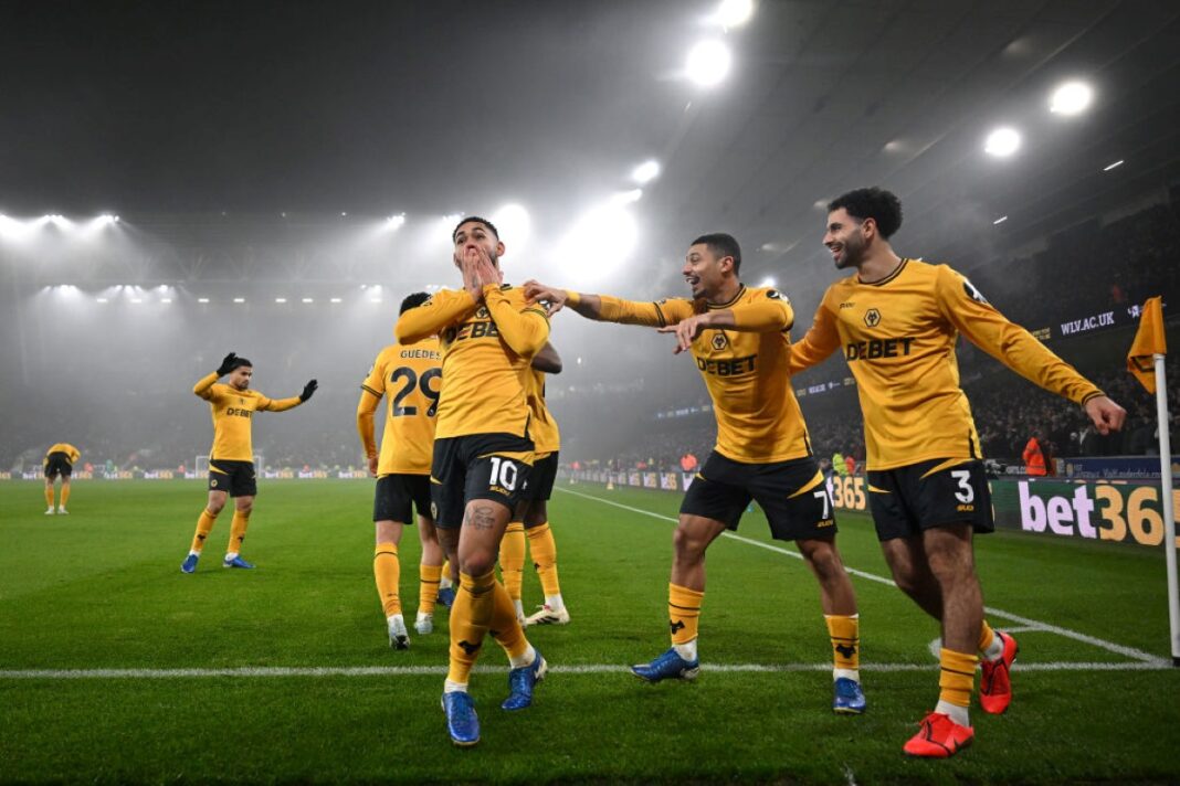 com-gol-olimpico-de-matheus-cunha,-wolves-vencem-manchester-united
