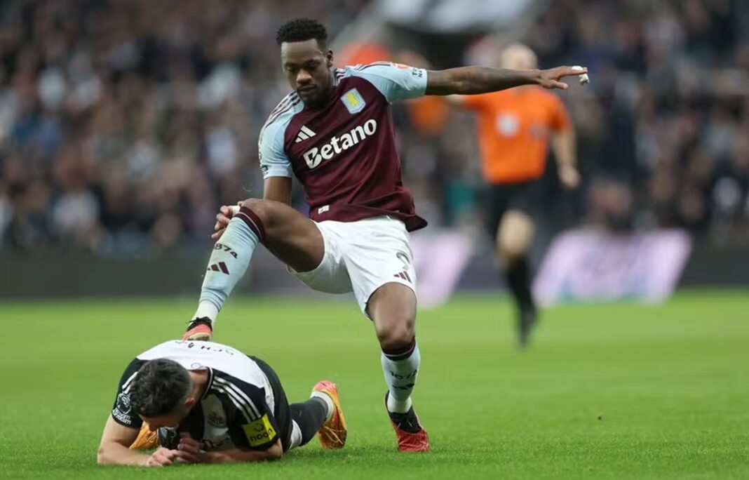 video:-jogador-do-aston-villa-e-expulso-por-pisao-em-zagueiro