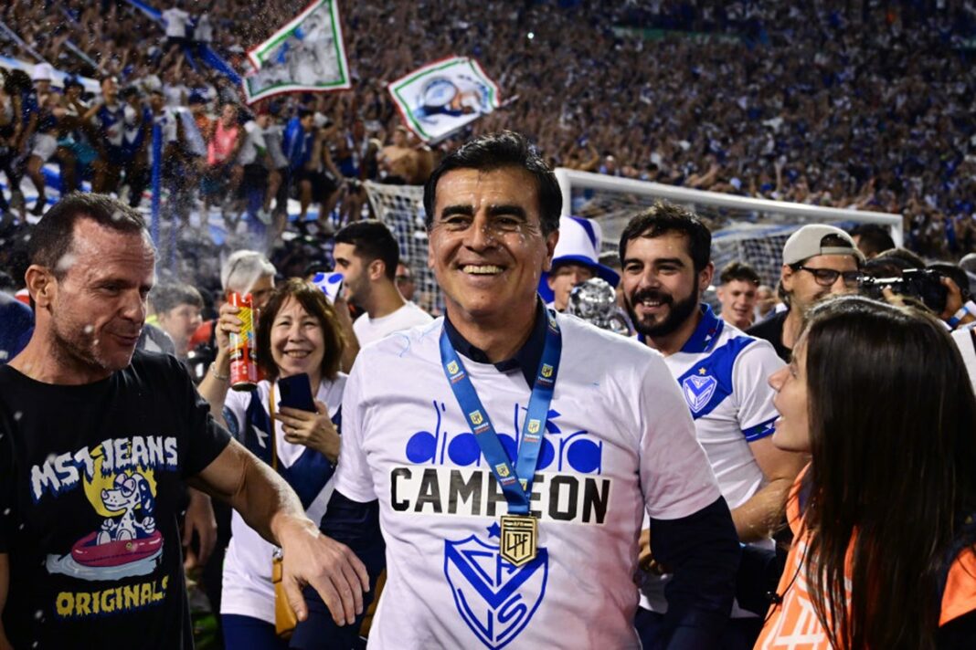 gremio-anuncia-chegada-do-tecnico-gustavo-quinteros,-ex-velez