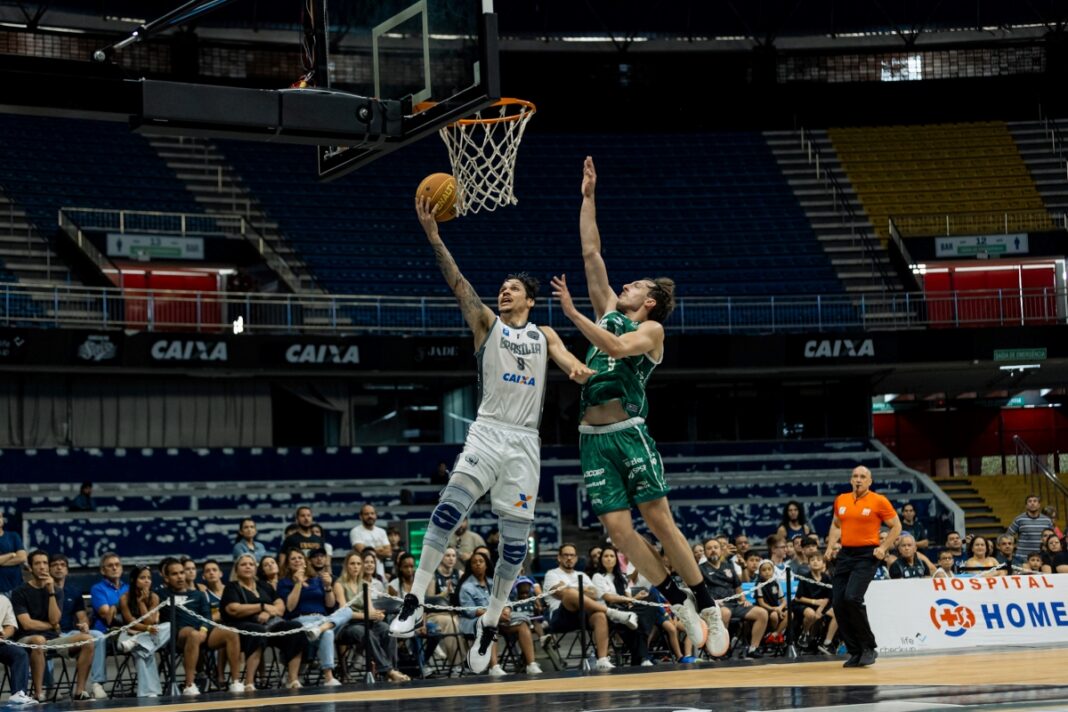 brasilia-basquete-domina-a-partida-e-vence-o-bauru-em-casa