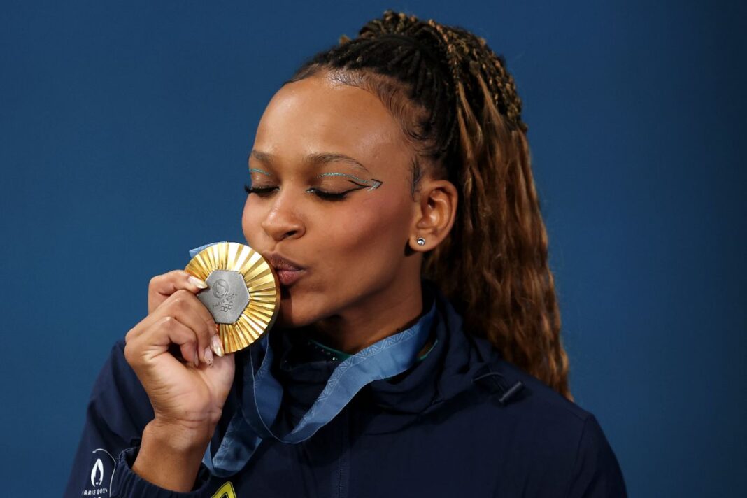 ano-de-ouro:-rebeca-andrade-fecha-2024-no-olimpo-do-esporte-brasileiro