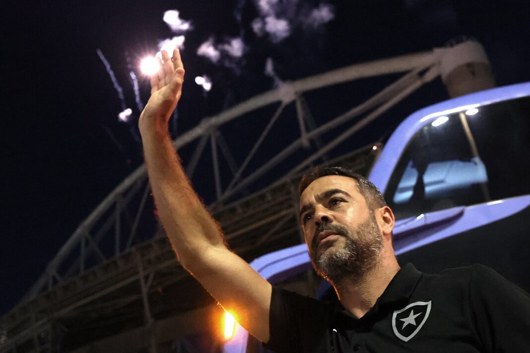 apos-ano-de-vitorias,-botafogo-anuncia-rescisao-de-artur-jorge