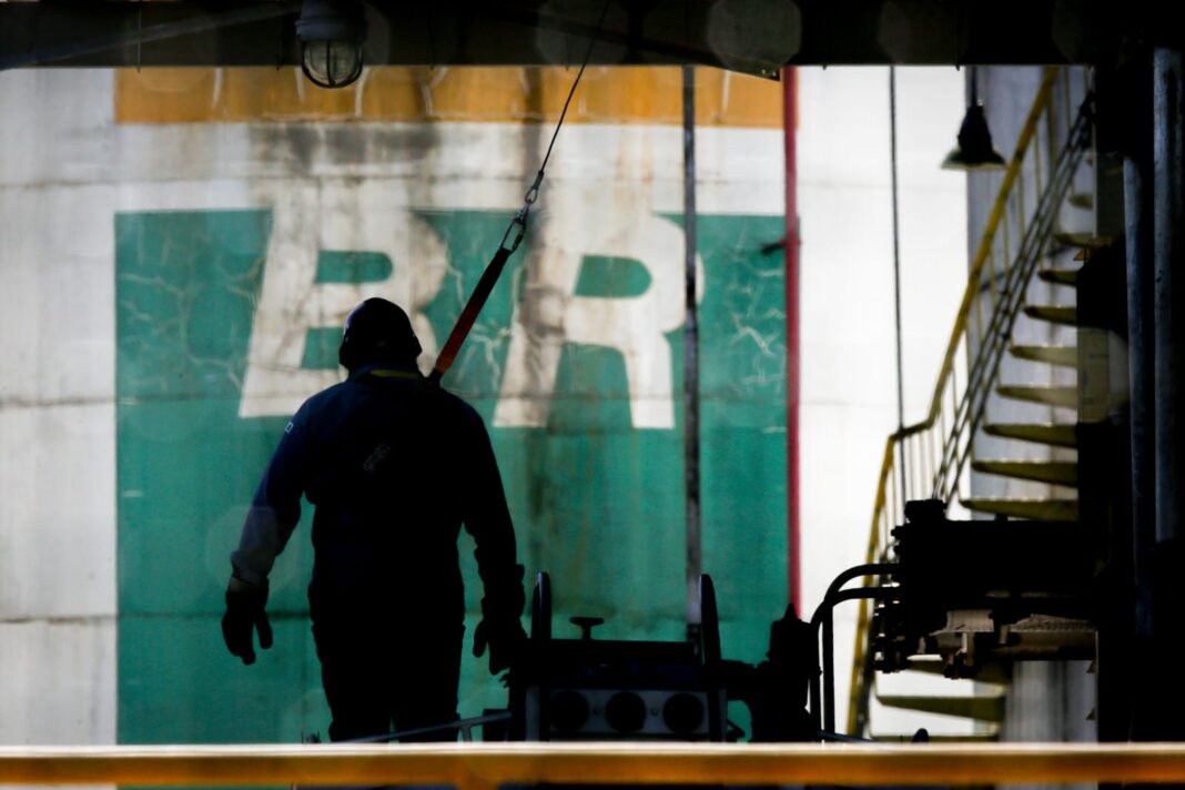 petrobras-reajusta-diesel-nas-distribuidoras-em-r$-0,22-neste-sabado
