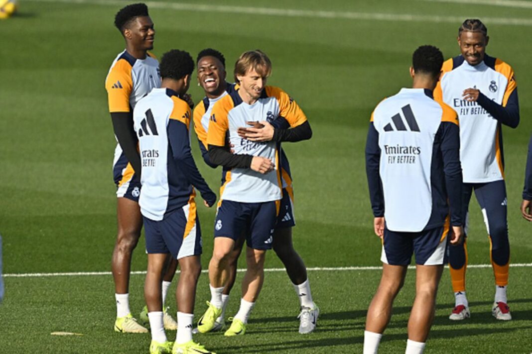 clima-tenso:-vini-jr.-e-modric-discutem-e-tecnico-concorda-com-croata