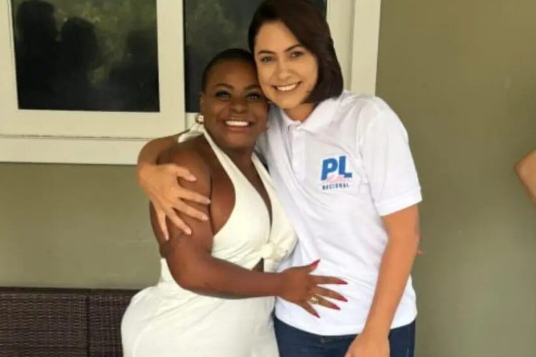 michelle-bolsonaro-presenteou-jojo-todynho-com-acessorio-inusitado